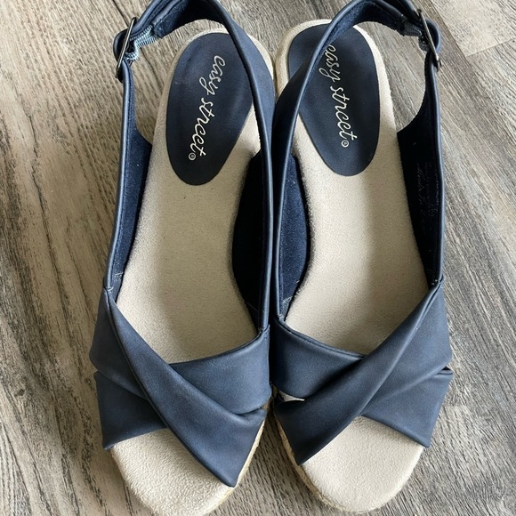 Easy Street Navy and Tan Low Wedge, size 7 - Picture 6 of 8